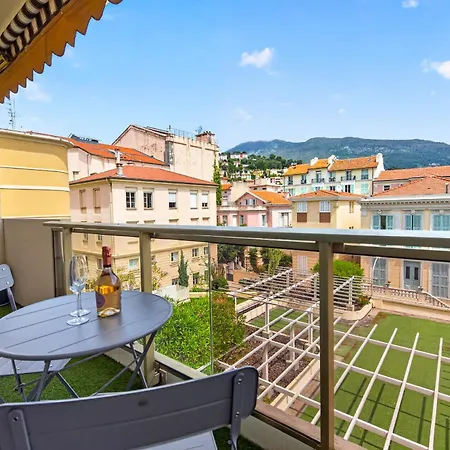 Climatise Avec Balcon A Menton